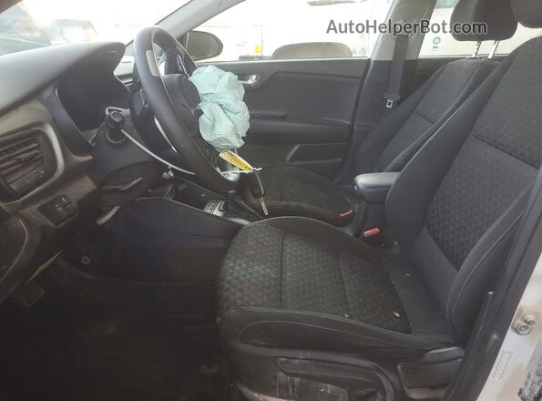 3KPA24AD0ME381238 2021 KIA RIO White Vista interior delantera