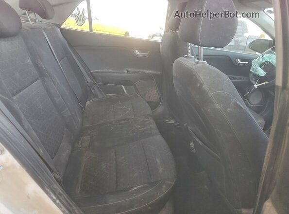 3KPA24AD0ME381238 2021 KIA RIO White Vista de los asientos traseros