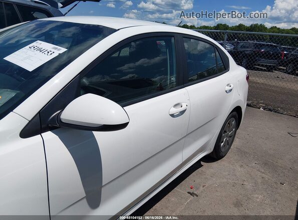 3KPA24AD1LE259888 2020 KIA RIO White 360 interior view