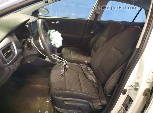 3KPA24AD1LE278103 2020 KIA RIO White Vista interior delantera