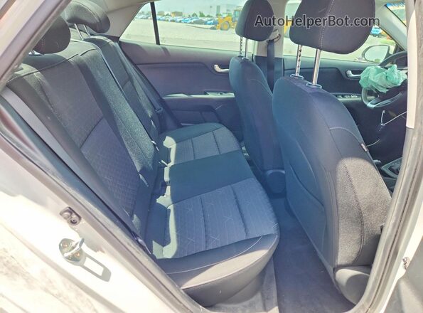3KPA24AD1LE344116 2020 KIA RIO White Вид задніх сидінь
