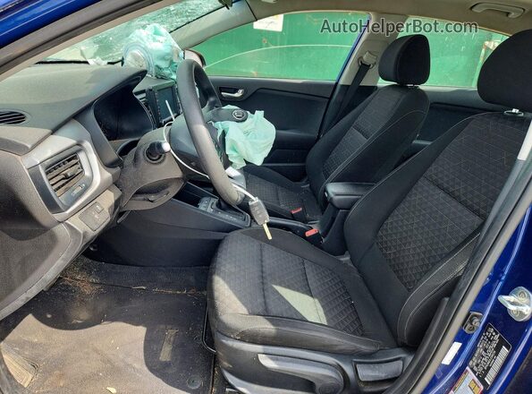 3KPA24AD1LE349154 2020 KIA RIO Blue Widok wnętrza z przodu