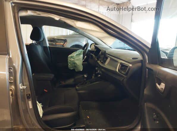 3KPA24AD1ME380941 2021 KIA RIO Gray Front interior view