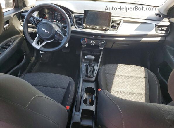 3KPA24AD1NE484556 2022 KIA RIO Silver Widok deski rozdzielczej