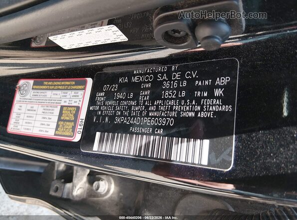 3KPA24AD1PE603970 2023 KIA RIO Black Widok komory silnika