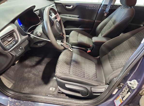 3KPA24AD2LE277218 2020 KIA RIO Бирюзовый Вид салона спереди
