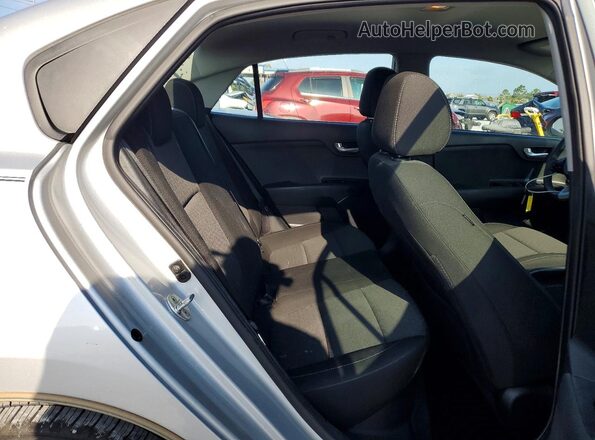 3KPA24AD2LE296691 2020 KIA RIO Silver Vista de los asientos traseros