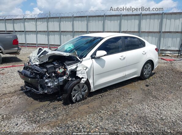 3KPA24AD2LE349552 2020 KIA RIO Белый Передняя левая четверть