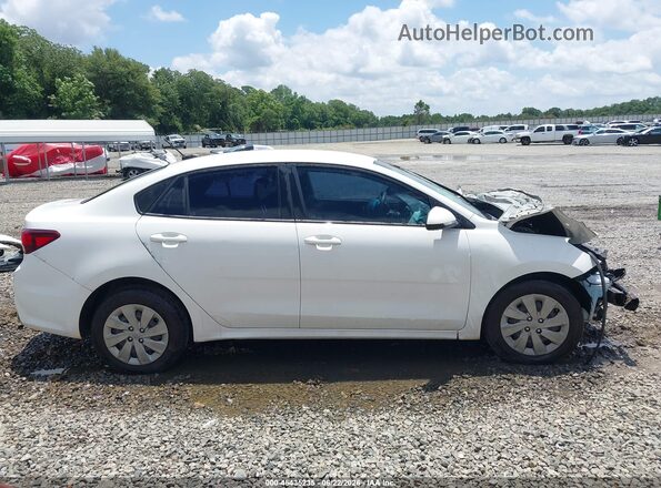 3KPA24AD2LE349552 2020 KIA RIO Белый Вид задней части салона