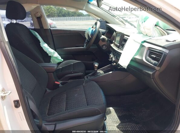 3KPA24AD2LE349552 2020 KIA RIO Белый Вид салона спереди