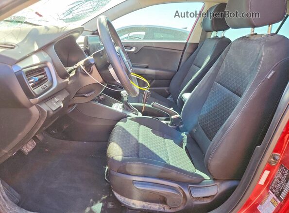 3KPA24AD2ME391494 2021 KIA RIO Red Սալոնի դիմացի տեսք