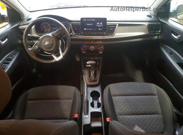 3KPA24AD2ME404132 2021 KIA RIO Gray Widok deski rozdzielczej