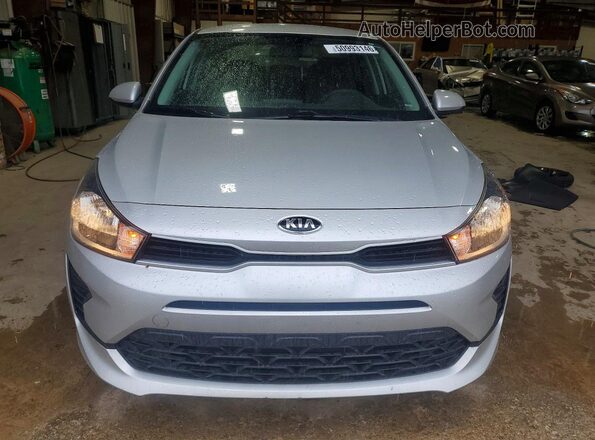 3KPA24AD2ME404132 2021 KIA RIO Gray Widok z przodu