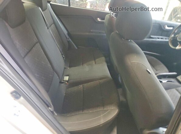 3KPA24AD2ME404132 2021 KIA RIO Gray Widok tylnych siedzeń