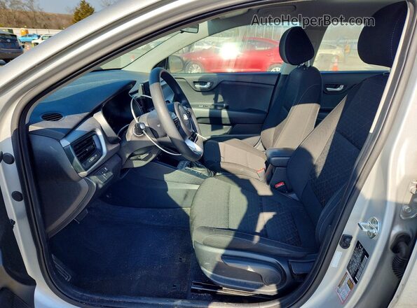 3KPA24AD2ME429967 2021 KIA RIO Silver Front interior view