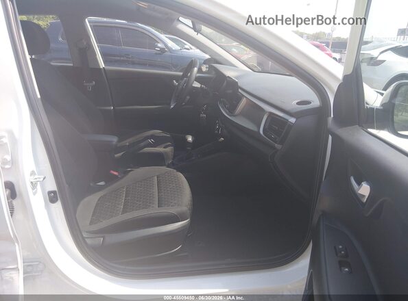 3KPA24AD2NE482167 2022 KIA RIO White Front interior view