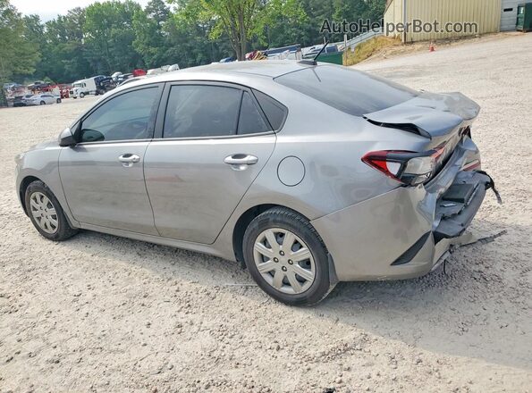 3KPA24AD2NE488986 2022 KIA RIO Silver Trasero izquierdo