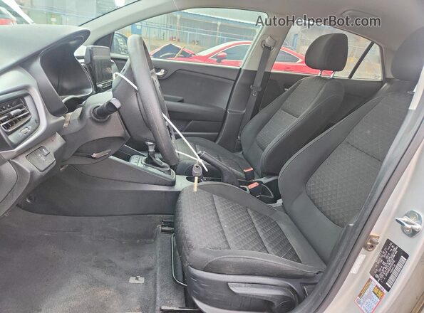 3KPA24AD2PE530768 2023 KIA RIO Silver Սալոնի դիմացի տեսք