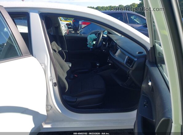 3KPA24AD2PE618008 2023 KIA RIO White Widok wnętrza z przodu