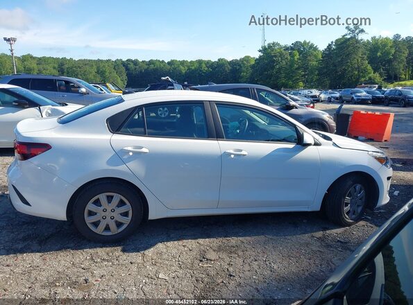 3KPA24AD2PE618008 2023 KIA RIO White Widok wnętrza z tyłu