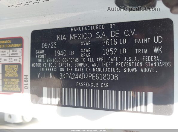 3KPA24AD2PE618008 2023 KIA RIO White Widok komory silnika