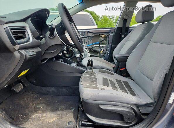 3KPA24AD3LE330590 2020 KIA RIO Gray Vista interior delantera
