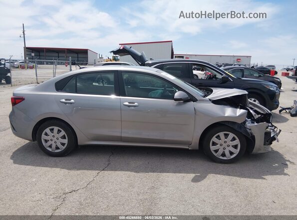 3KPA24AD3PE568459 2023 KIA RIO Серебряный Вид задней части салона