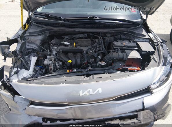 3KPA24AD3PE568459 2023 KIA RIO Серебряный Вид сзади