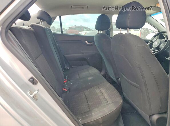 3KPA24AD4LE262915 2020 KIA RIO Серебряный Вид задних сидений