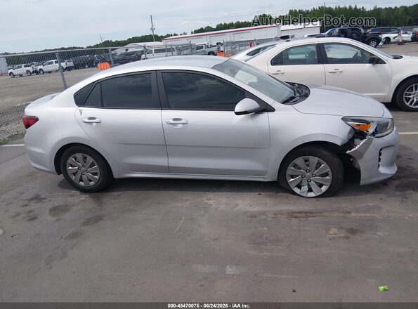 3KPA24AD4LE312874 2020 KIA RIO Silver Widok wnętrza z tyłu