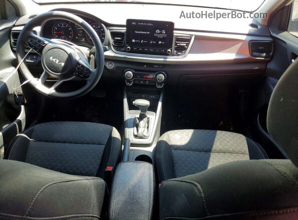 3KPA24AD4PE542811 2023 KIA RIO White Առջևի վահանակի տեսք