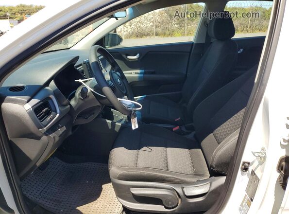 3KPA24AD5LE273762 2020 KIA RIO Белый Вид салона спереди