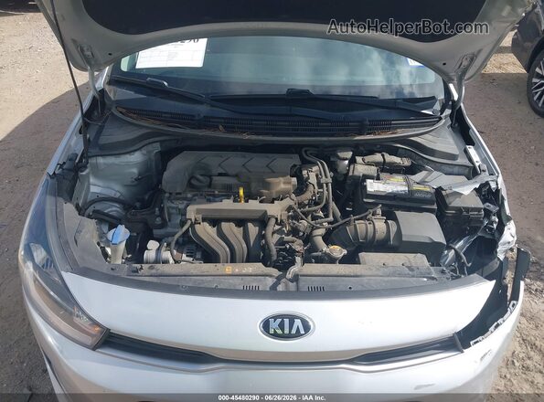 3KPA24AD5ME397354 2021 KIA RIO Silver Widok z tyłu