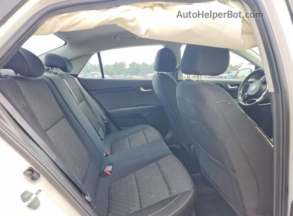 3KPA24AD5ME400253 2021 KIA RIO Silver Widok tylnych siedzeń