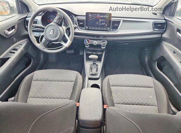 3KPA24AD5ME400253 2021 KIA RIO Silver Widok deski rozdzielczej