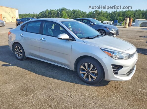 3KPA24AD5NE433092 2022 KIA RIO Silver Front right