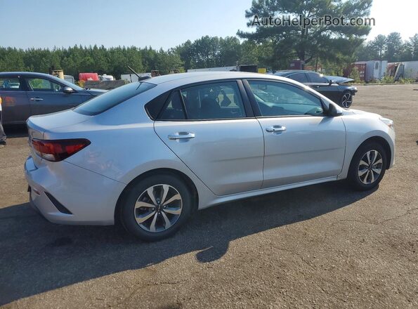 3KPA24AD5NE433092 2022 KIA RIO Silver Rear right