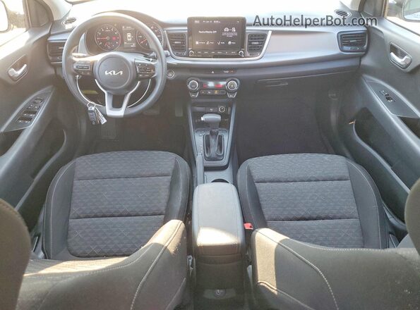 3KPA24AD5NE433092 2022 KIA RIO Silver Dashboard view