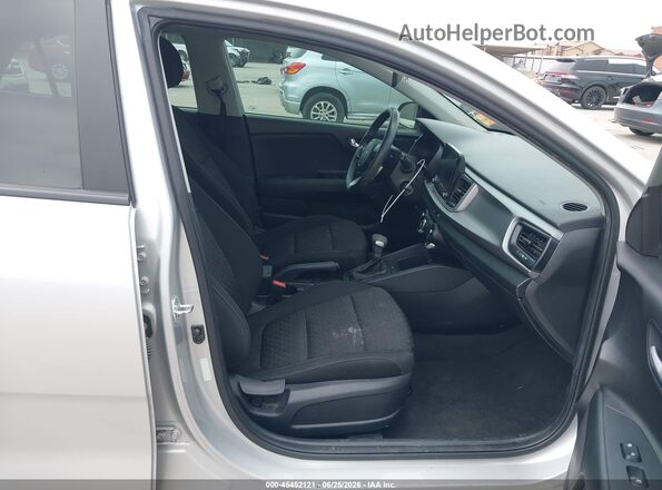 3KPA24AD5NE444058 2022 KIA RIO Silver Вид салону спереду