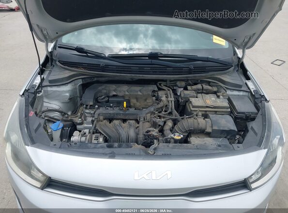 3KPA24AD5NE444058 2022 KIA RIO Silver Вид ззаду