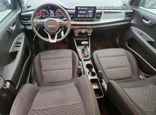3KPA24AD5PE615670 2023 KIA RIO Black Widok deski rozdzielczej