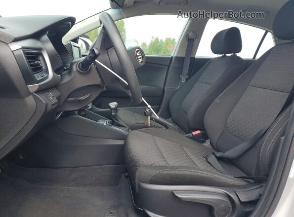 3KPA24AD6LE328607 2020 KIA RIO Silver წინა სალონის ხედი
