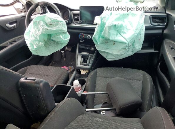 3KPA24AD6ME392888 2021 KIA RIO White 