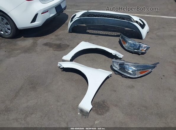 3KPA24AD6NE486822 2022 KIA RIO White Սարքավորումների վահանակի տեսք