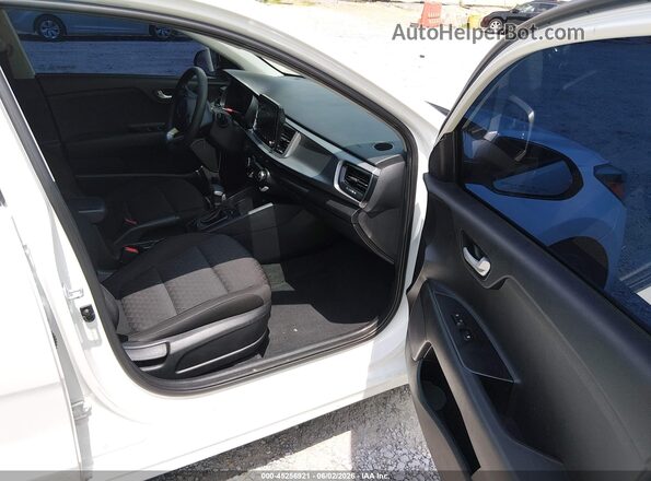 3KPA24AD6NE496069 2022 KIA RIO White Vista interior delantera