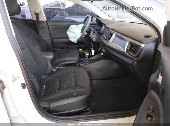 3KPA24AD7LE312965 2020 KIA RIO Белый Вид салона спереди