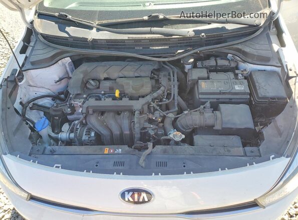3KPA24AD7ME391538 2021 KIA RIO White Սալոնի հետևի տեսք