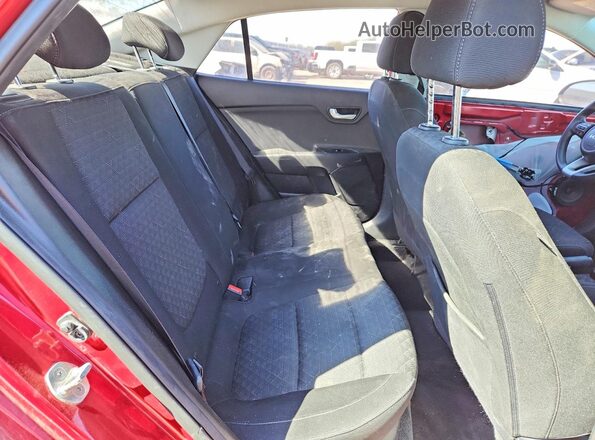 3KPA24AD7NE448919 2022 KIA RIO Burgundy Widok tylnych siedzeń