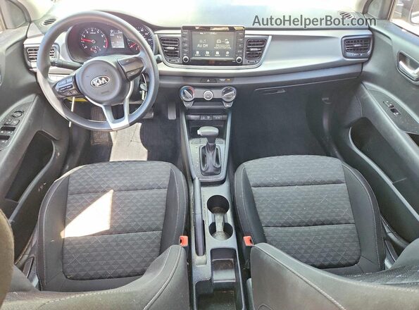 3KPA24AD8LE315339 2020 KIA RIO Silver Dashboard view