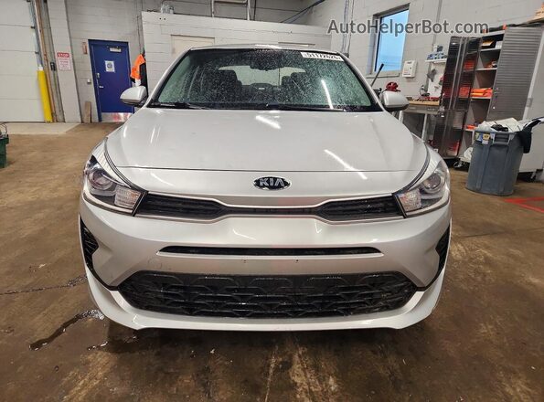 3KPA24AD8ME386302 2021 KIA RIO Silver Вид спереду